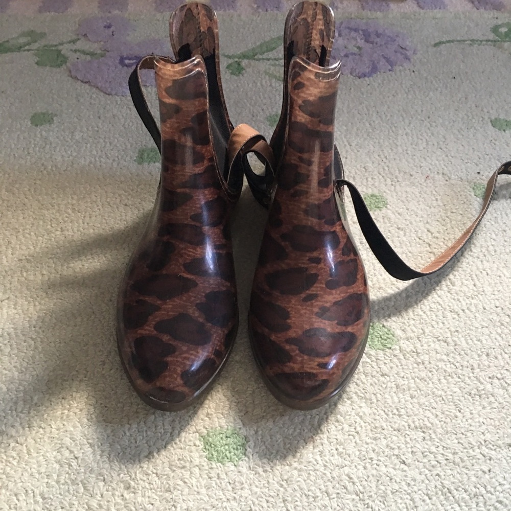 Cheetah rain boots